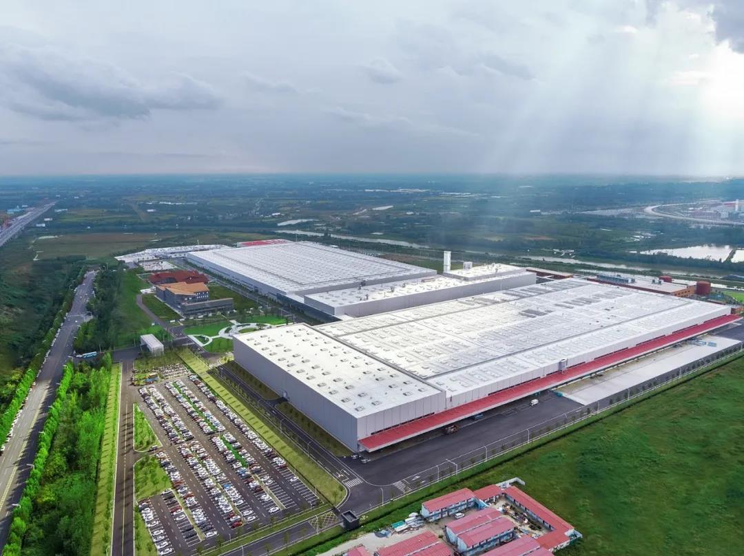 江淮蔚来生产基地自动化生产线。